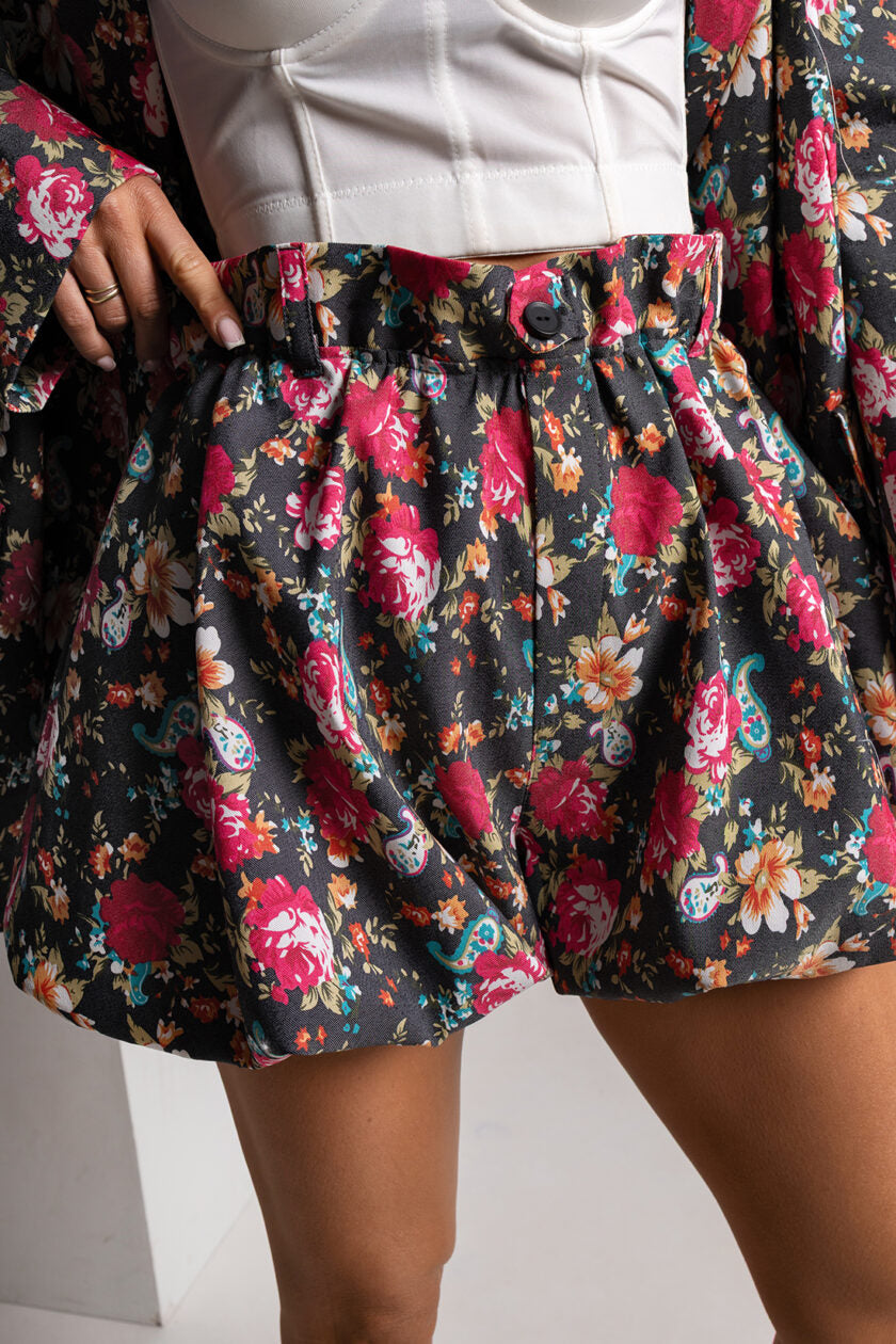 Short  Miss fluffy roses