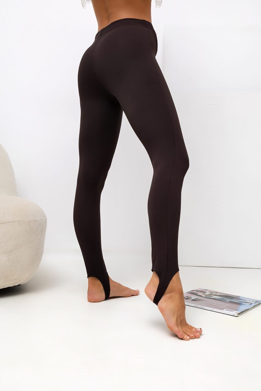 Leginy One  Adriana brown